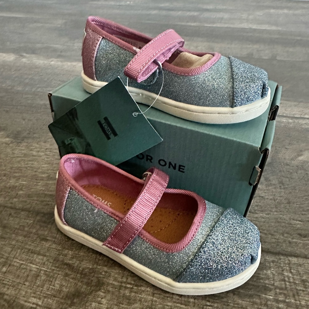 NWT TOMS Mary Jane, Powder Blue and Pink Glitter. Toddler girl size 6